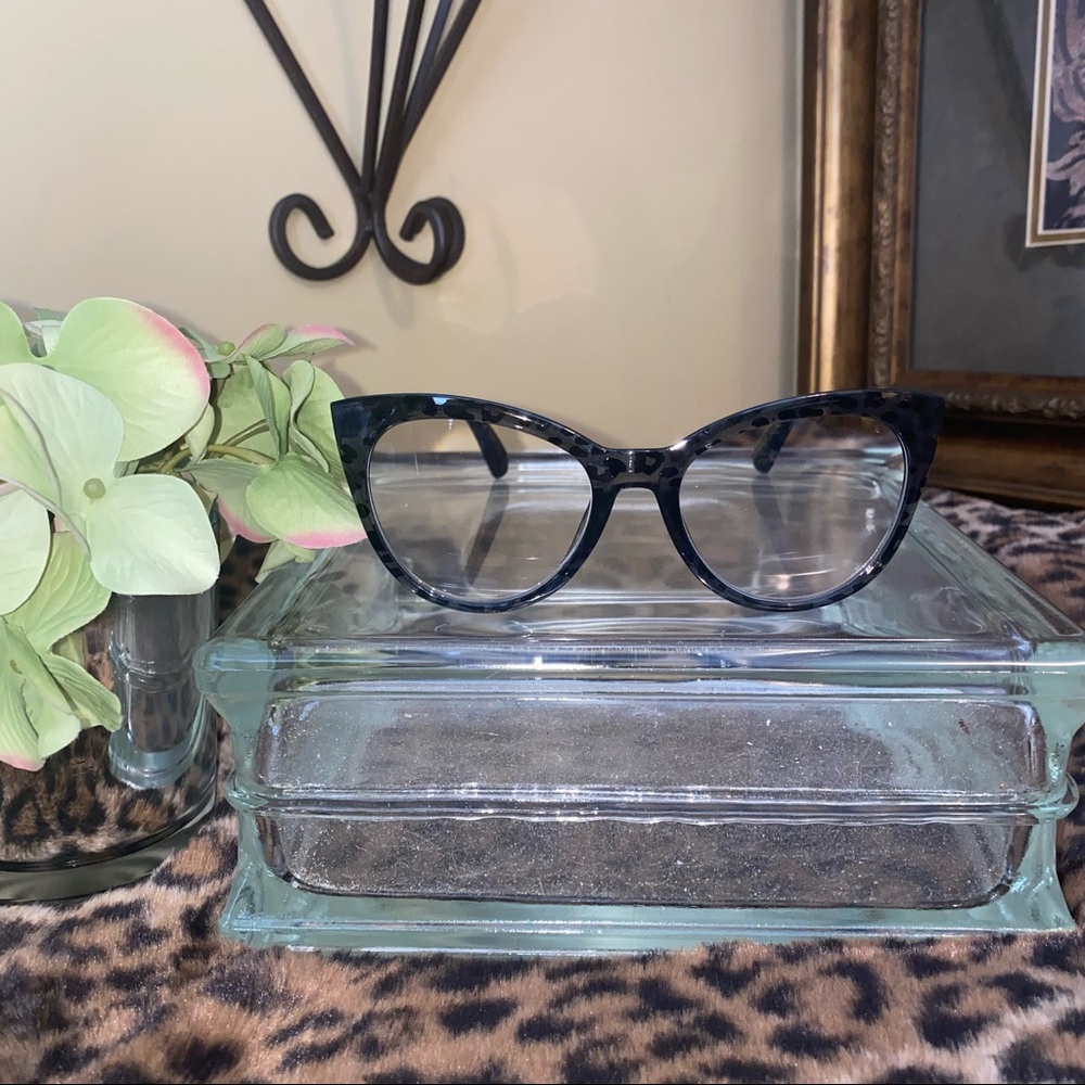 BETSY JOHNSON leopard large cat eye readers - Picture 4 of 7
